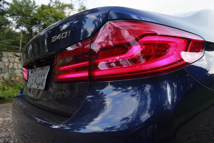 Детали экстерьера BMW 540i Sedan M Sport 2017 года  (LA) (фото 23 из 40)
